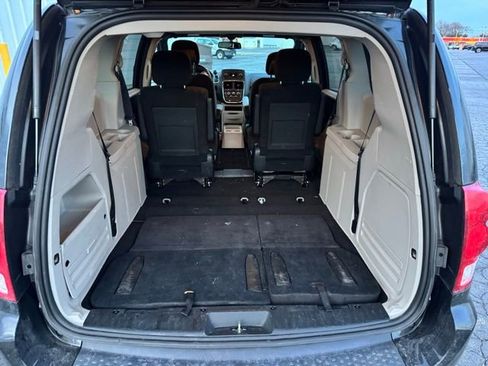 Used 2016 Dodge Grand Caravan SE image 11