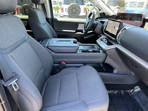 Used 2025 Ford Expedition Active RWD image 17
