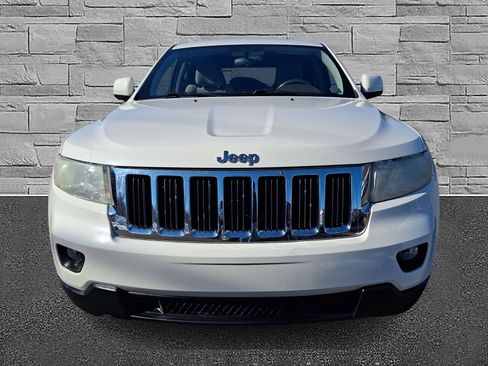 Used 2011 Jeep Grand Cherokee Laredo image 3