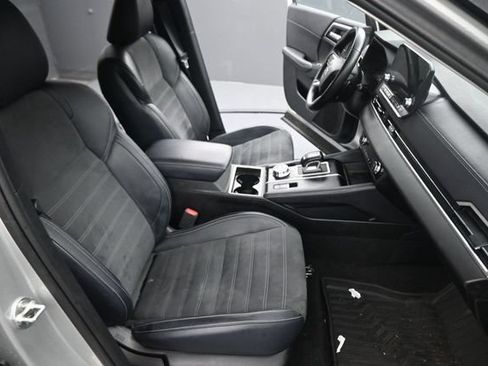 Used 2024 Mitsubishi Outlander SE AWD/4WD image 14