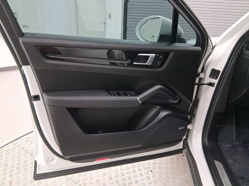 Used 2022 Porsche Cayenne S image 26