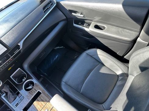 Used 2025 Toyota Sienna Platinum AWD/4WD image 23