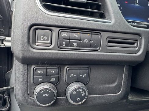 Used 2024 Chevrolet Suburban LT w/ LT Signature Plus Package image 24