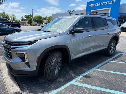 New 2026 Chevrolet Traverse LT w/ Enhanced Driving Package FWD image 3