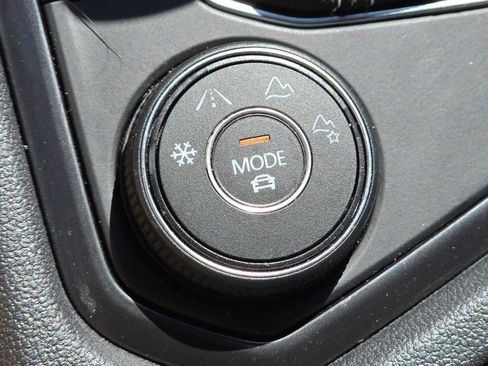 Certified 2024 Volkswagen Tiguan SE AWD/4WD image 11