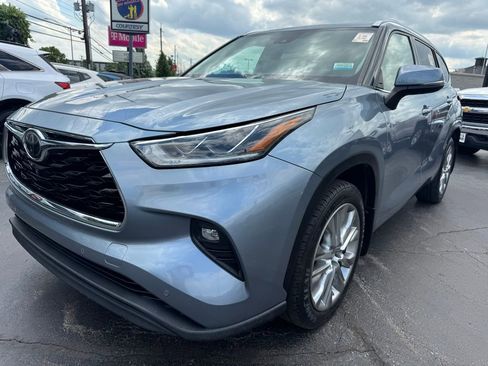 Used 2021 Toyota Highlander Limited AWD/4WD image 1