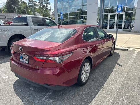 Used 2022 Toyota Camry LE image 4