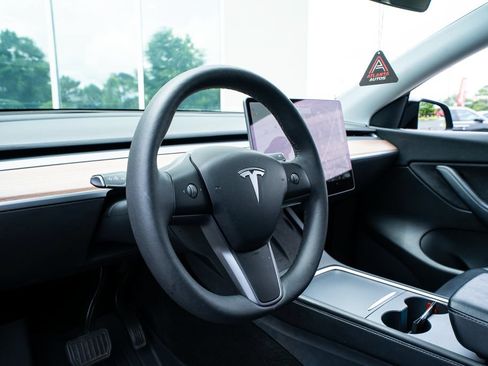 Used 2021 Tesla Model Y Long Range AWD/4WD image 29