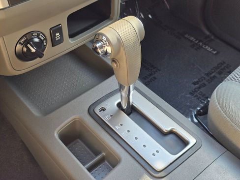 Used 2019 Nissan Frontier SV AWD/4WD image 11