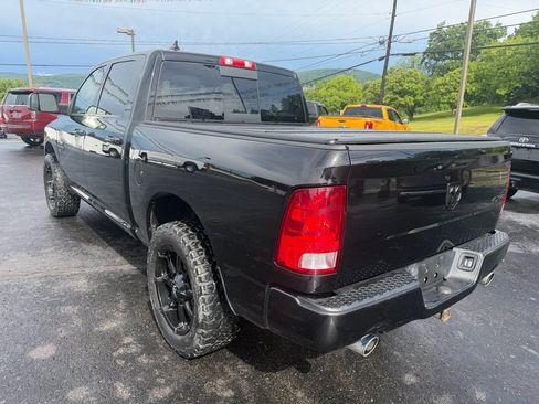 Used 2019 RAM 1500 Classic SLT w/ Black Appearance Group AWD/4WD image 7