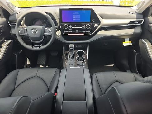 New 2026 Toyota Highlander Limited AWD/4WD image 15