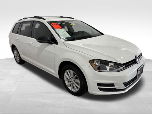 Used 2016 Volkswagen Golf S image 3