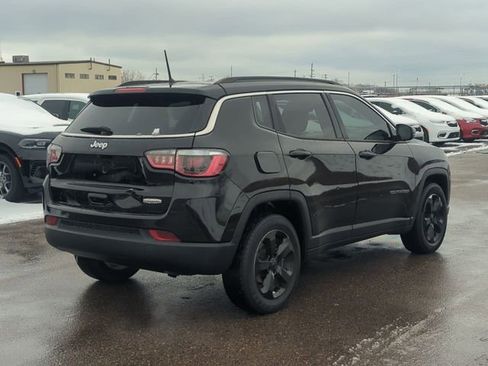 Used 2018 Jeep Compass Latitude FWD image 3