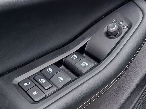 Used 2024 Jeep Grand Cherokee L Limited AWD/4WD image 14