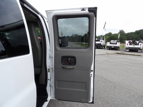 Used 2025 Chevrolet Express 3500 LT w/ LT Preferred Equipment Group RWD image 26