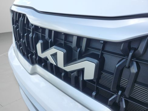 Used 2024 Kia Telluride EX w/ EX Captain's Chair Package FWD image 31