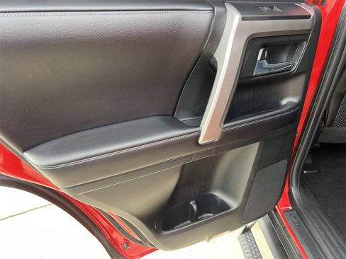 Used 2017 Toyota 4Runner SR5 Premium image 17