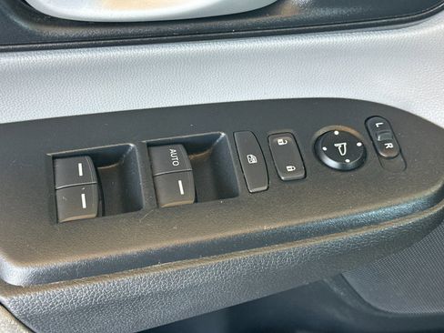 Used 2018 Honda CR-V LX image 12