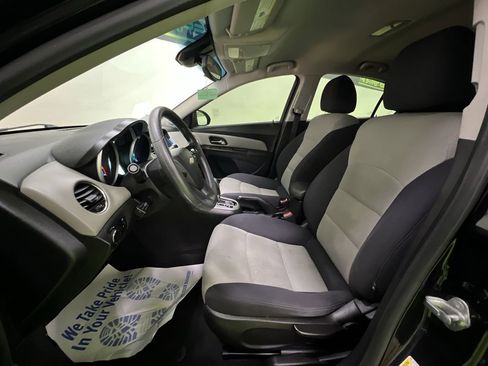 Used 2013 Chevrolet Cruze LS FWD image 16