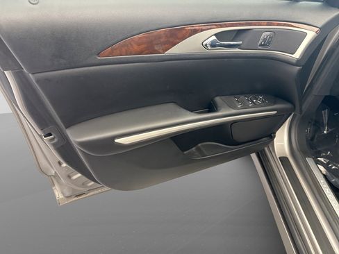 Used 2016 Lincoln MKZ FWD image 9