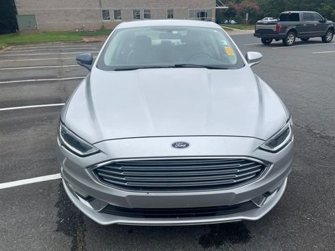 Used 2017 Ford Fusion SE w/ Fusion SE Technology Package FWD image 7