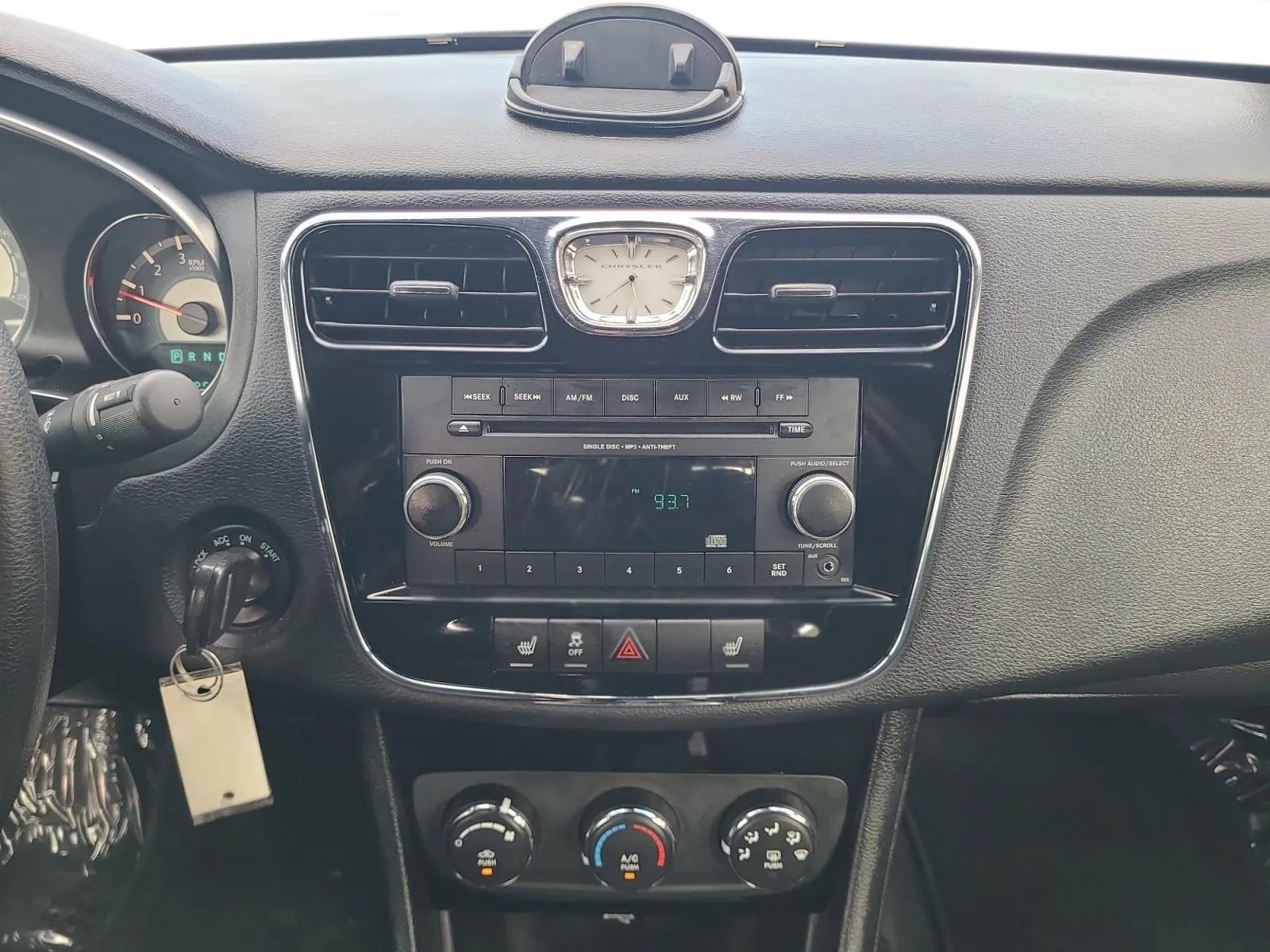 Used 2014 Chrysler 200 LX FWD image 14