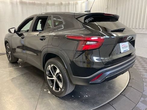 Used 2024 Chevrolet Trax RS FWD image 5