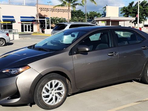 Used 2018 Toyota Corolla LE FWD image 1