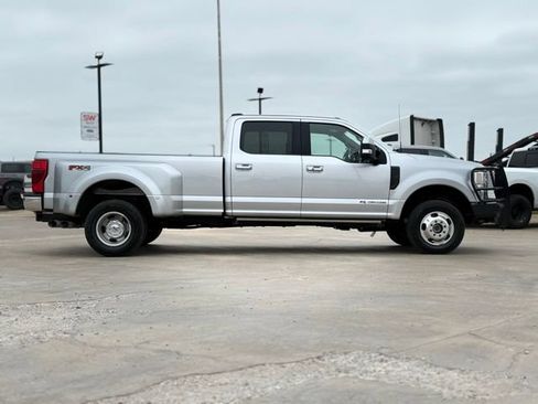Used 2022 Ford F350 Lariat w/ Lariat Ultimate Package AWD/4WD image 6