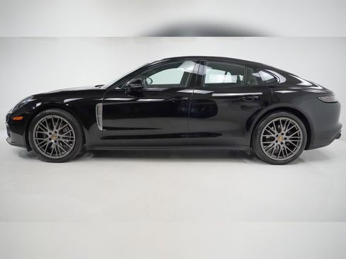 Certified 2022 Porsche Panamera Platinum Edition image 2