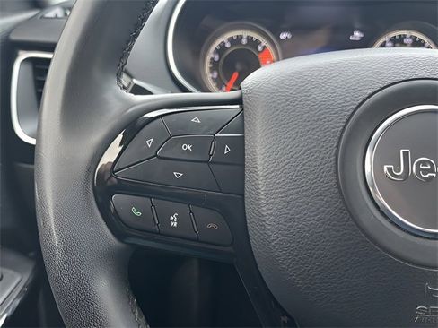 Used 2023 Jeep Cherokee Altitude Lux image 18