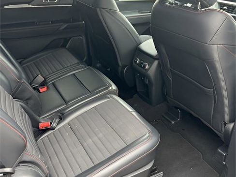 Used 2025 Ford Explorer ST-Line w/ ST-Line Street Pack image 16