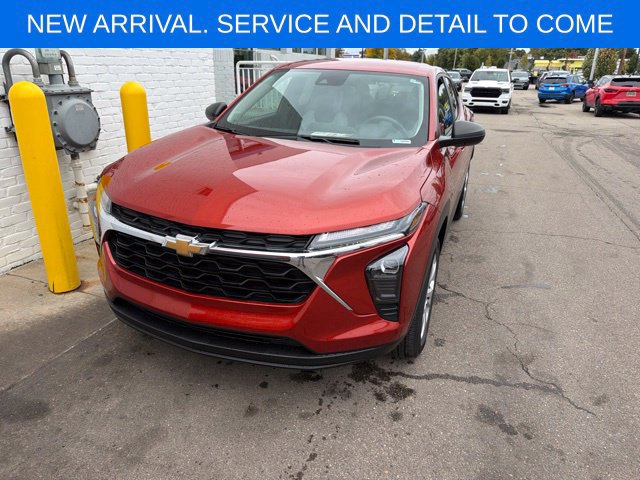 Used 2024 Chevrolet Trax LS FWD image 2