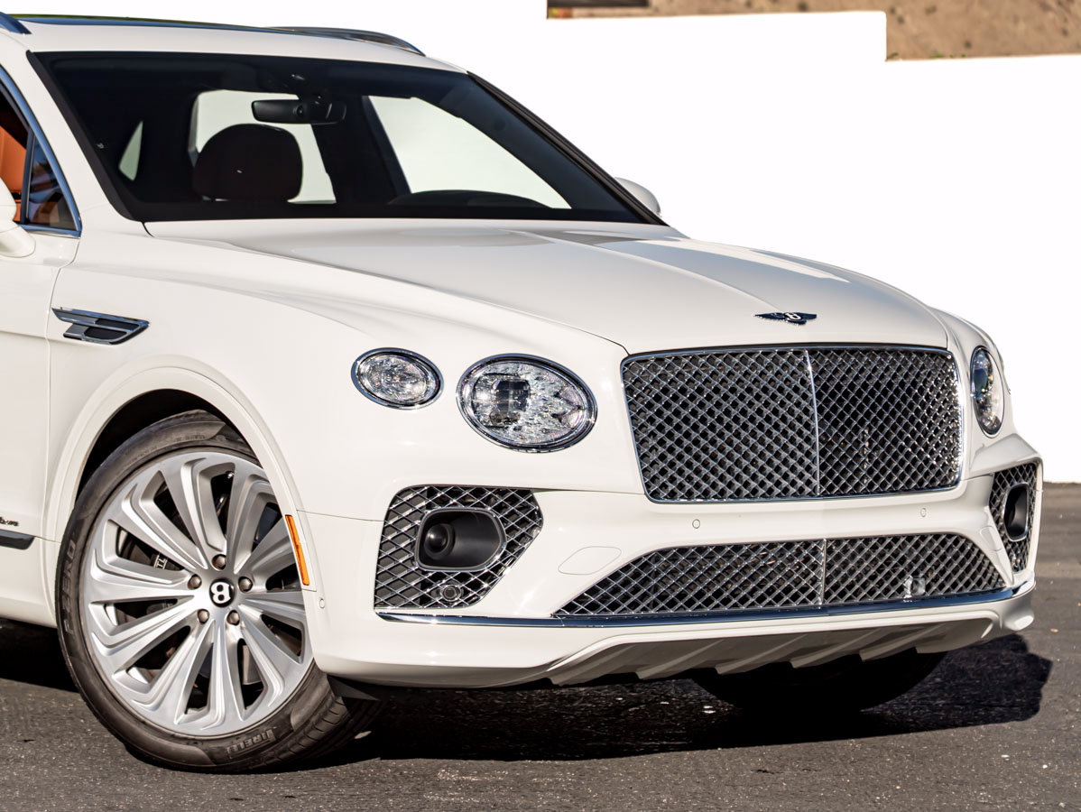 Used 2023 Bentley Bentayga Plug-In Hybrid AWD/4WD image 10
