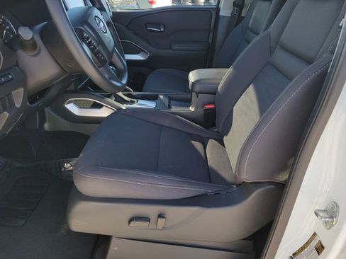 Used 2024 Nissan Frontier SV AWD/4WD image 6