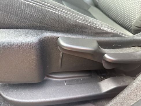 Used 2022 GMC Terrain SLE FWD image 11