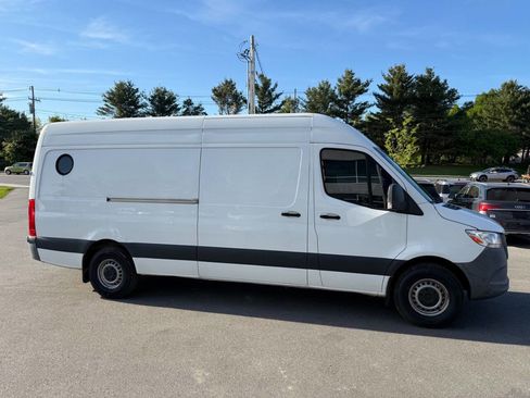 Used 2021 Mercedes-Benz Sprinter 2500 image 5