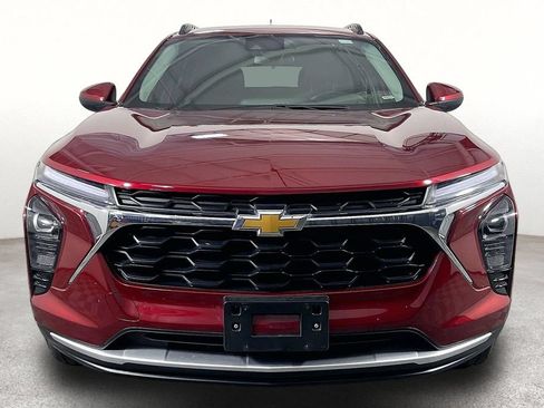 Used 2025 Chevrolet Trax LT w/ LT Convenience Package FWD image 4