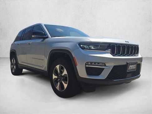 Used 2024 Jeep Grand Cherokee Limited 4xe AWD/4WD image 3