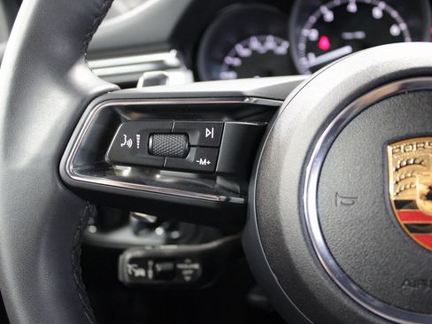 Certified 2025 Porsche Macan image 28