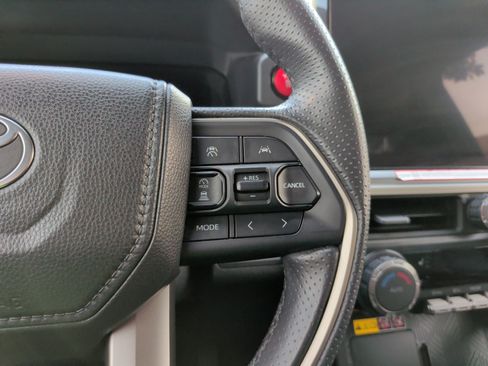 Used 2025 Toyota 4Runner TRD Off-Road Premium AWD/4WD image 25