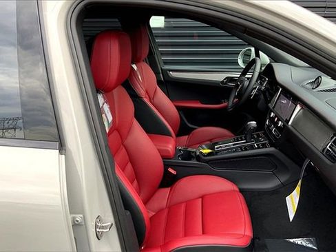 Certified 2026 Porsche Macan AWD/4WD image 25