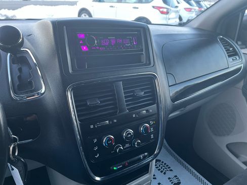 Used 2016 Dodge Grand Caravan SE image 11