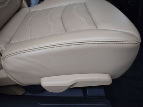 Used 2022 Cadillac XT6 Sport w/ Platinum Package image 31