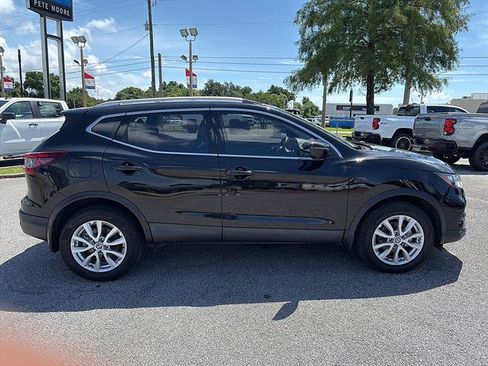 Used 2022 Nissan Rogue Sport SV w/ Technology Package FWD image 4