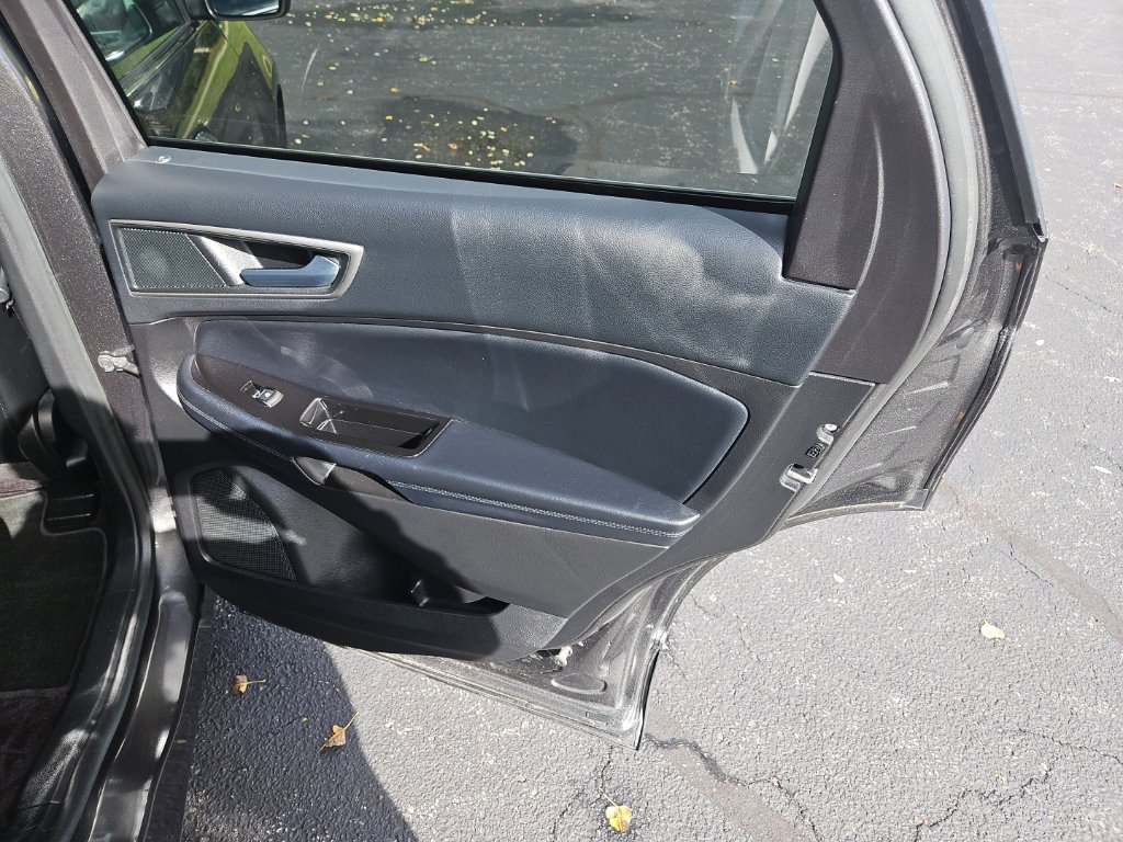 Used 2017 Ford Edge SEL w/ Equipment Group 201A AWD/4WD image 27