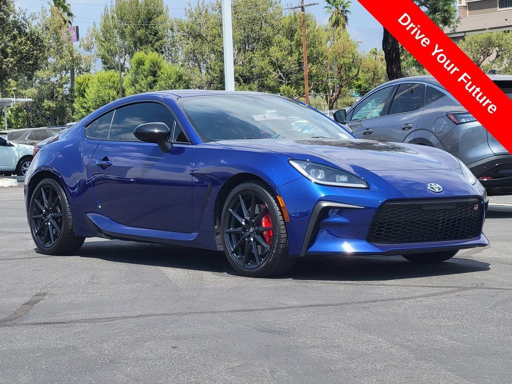 Used 2025 Toyota GR86 Premium w/ Performance Package RWD image 35