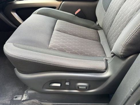 Used 2024 Nissan Titan SV w/ SV Bronze Edition Package image 36