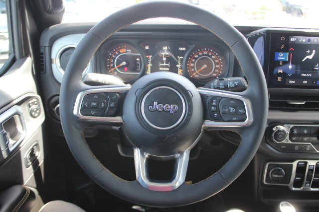 Used 2025 Jeep Wrangler Unlimited Sahara AWD/4WD image 13