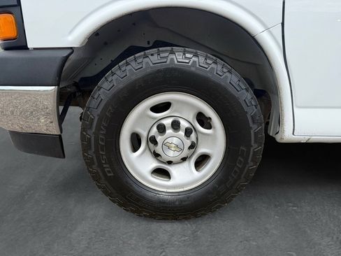 Used 2021 Chevrolet Express 3500 w/ Driver Convenience Package RWD image 21